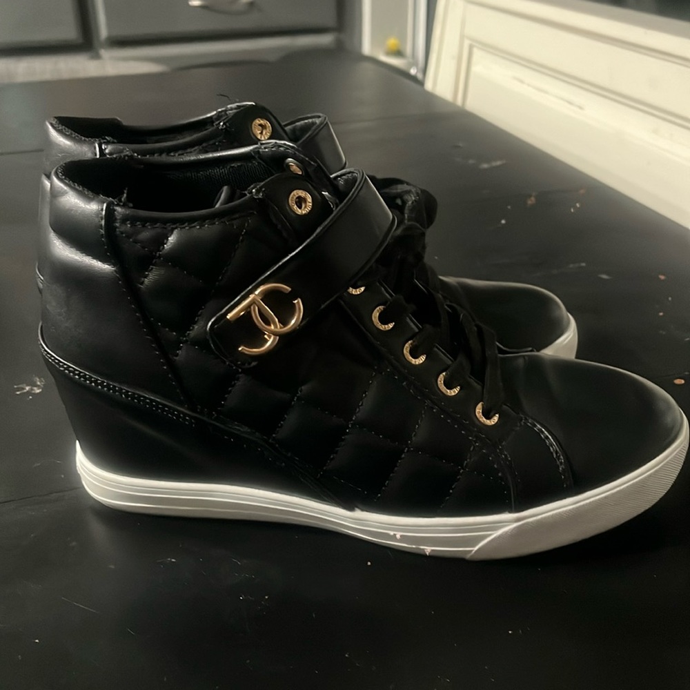 Juicy Couture Women’s Journey Wedge Sneakers. Excellent Preloved Condition